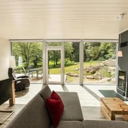 Ferienhaus In Mit Gemeinschaftlichem Pool, Garten Und Terrasse Holiday home